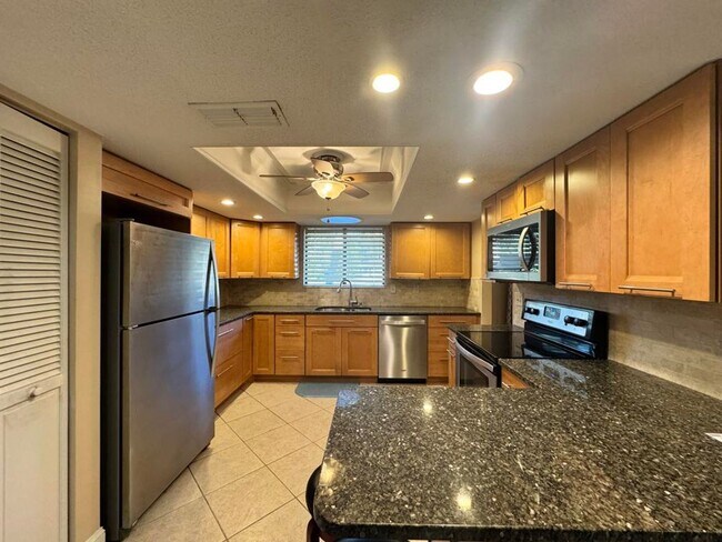 Building Photo - 3/2 in Pelican Bay