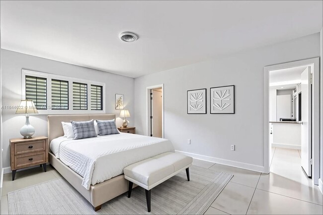 Building Photo - 1940 NE 185th Terrace