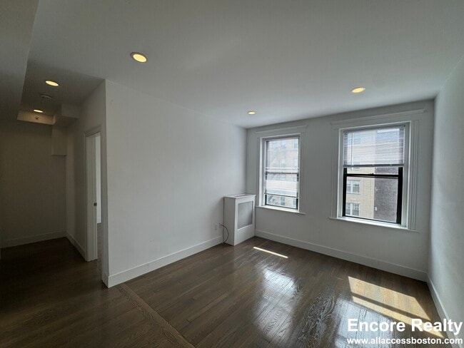 Building Photo - 11 Peterborough St