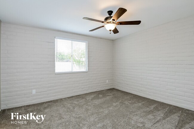 Building Photo - 7322 E Lakeside Dr