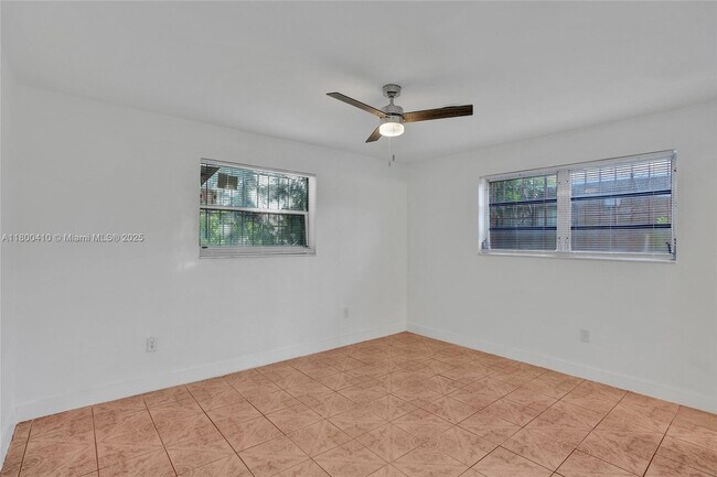 Building Photo - 16980 N Miami Ave