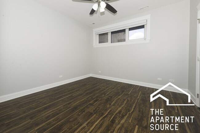 Building Photo - 2346 W Grand Ave