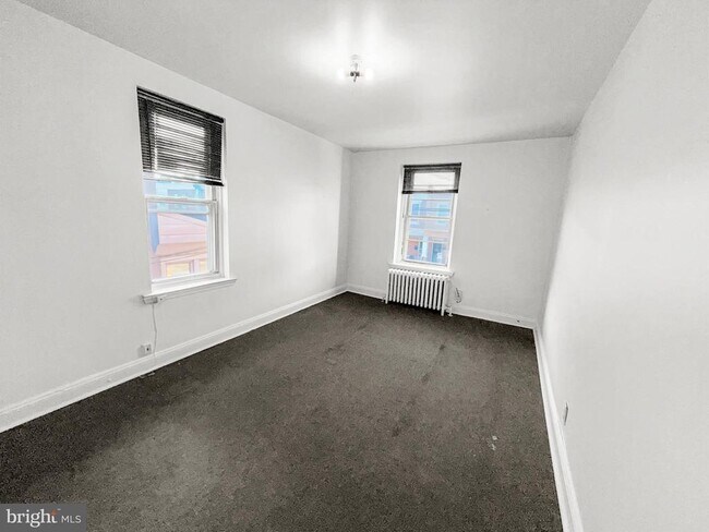 Building Photo - 352 N Gross St