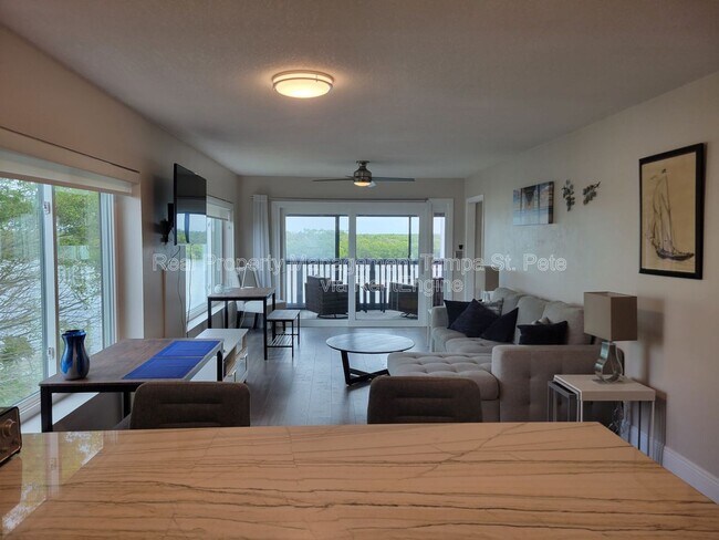 Building Photo - 823 Bahia Del Sol Dr