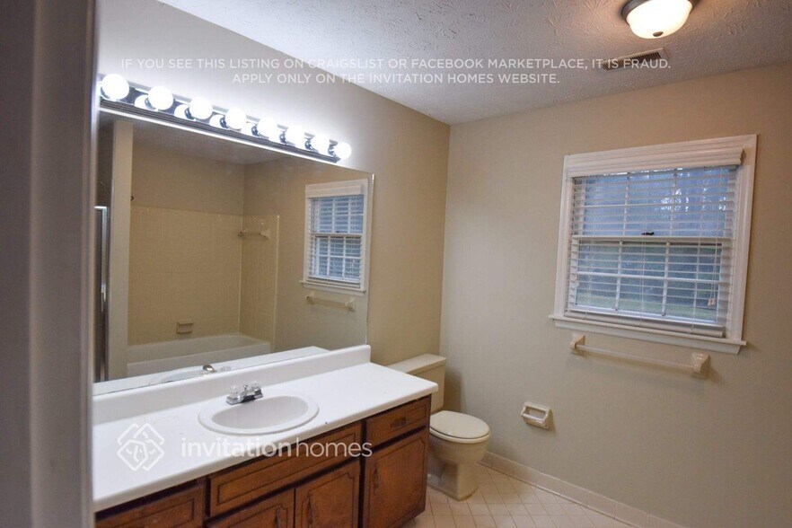 Building Photo - 2498 Quentin Dr