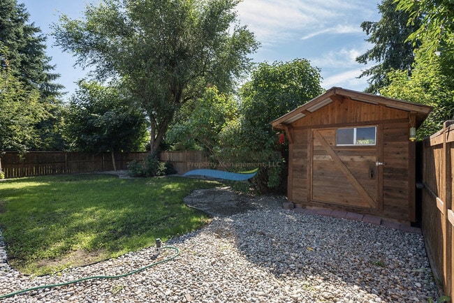 Building Photo - 3 Bedroom 2 Bath home with unique charm right off of 15th in Coeur d'Alene!