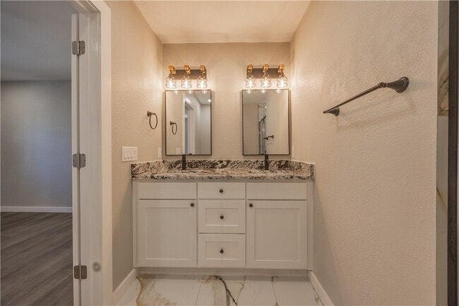 Building Photo - 17 Dillow Dr