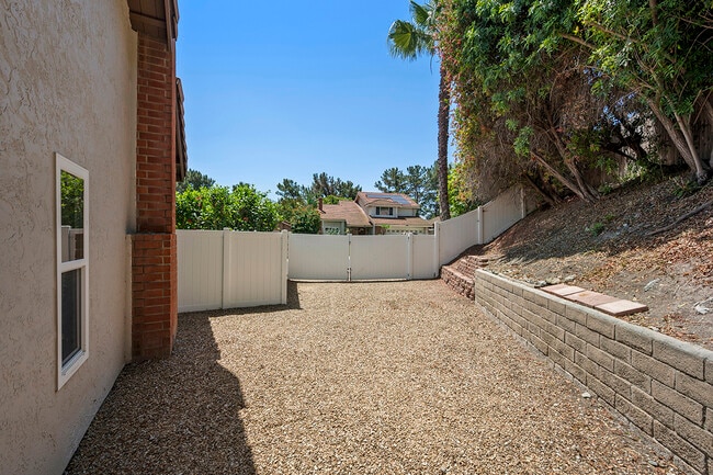 Building Photo - 10518 Pine Grove St