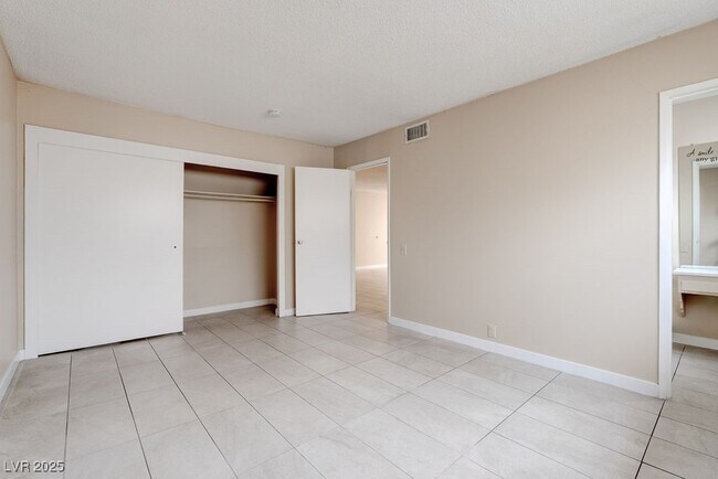 Building Photo - 698 Northrop Ave