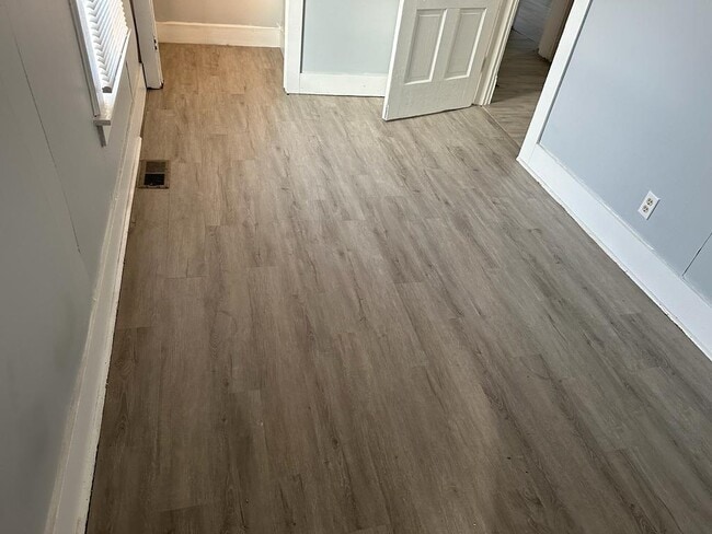 Building Photo - 359 Ellerman St