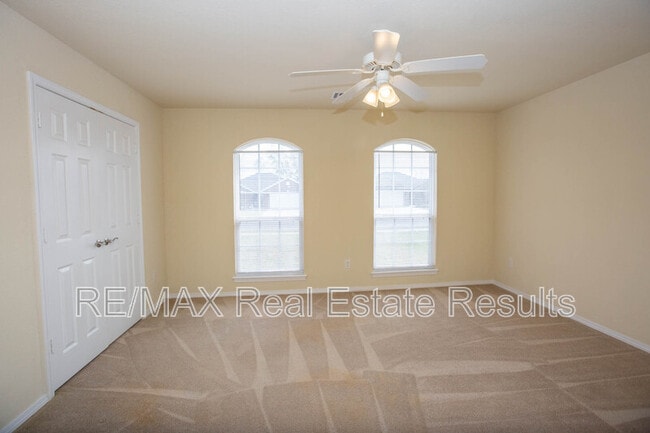 Building Photo - 1902 SW Fremont Rd