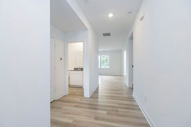 Building Photo - Brand New 5 Bedroom 3 Full Bath in Booming Westfield!