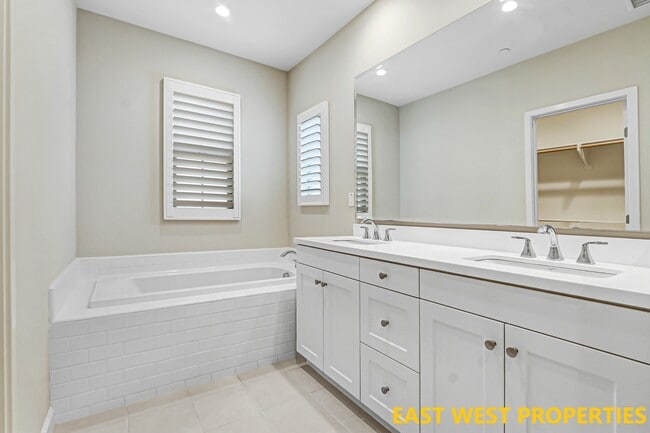 Building Photo - 117 Soaring Eagle