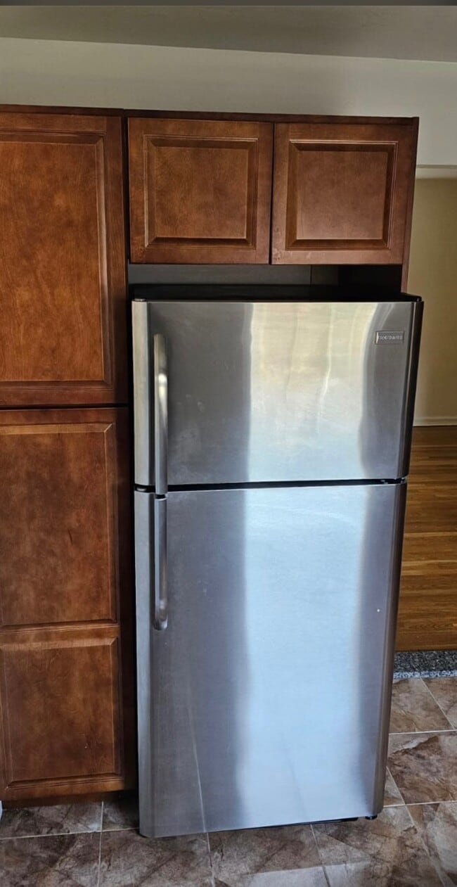 Building Photo - 9 Millers Ln