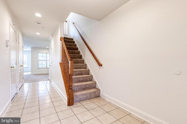 Building Photo - Stunning 3bd 2.5bth Garage Townhome in Owings Mills