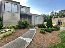 Building Photo - 2425 Cypress Ct