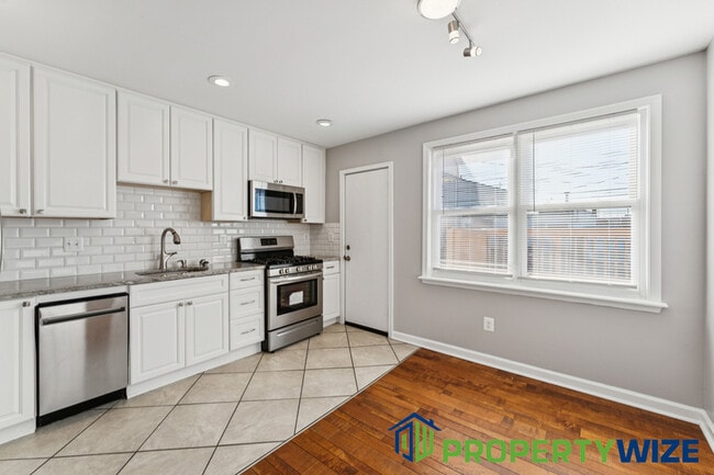 Building Photo - 6813 Bank St