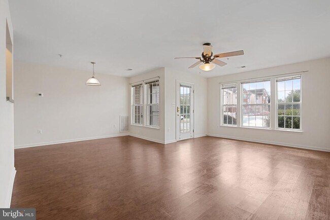 Building Photo - 502 Bradley Ct