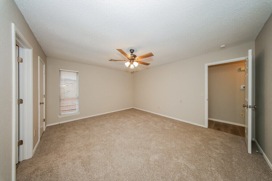 Building Photo - 11032 N Eagle Ln