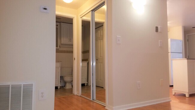 Building Photo - 9810 Hellingly Pl