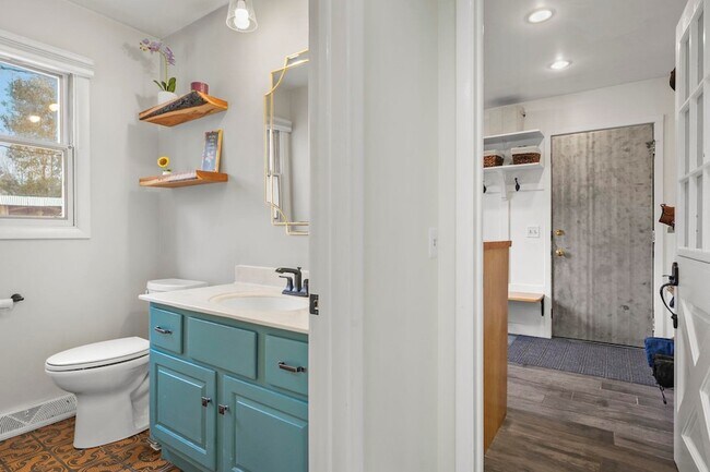 Building Photo - 310 Yosemite Trail