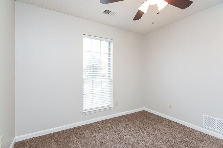 Building Photo - 4190 Louden Dr