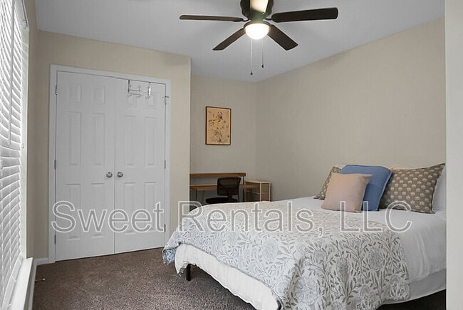 Building Photo - 124 Larkspur Dr