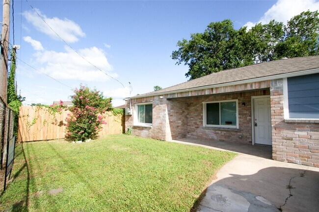 Building Photo - 4130 Galesburg St