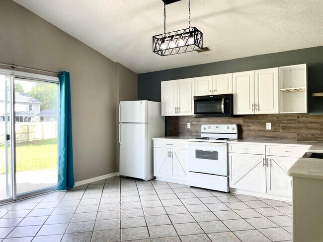 Building Photo - Lovely One Story Home