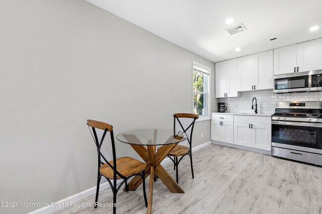 Building Photo - 167 Witmer Pl