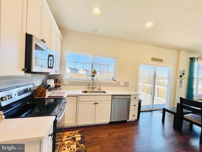 Building Photo - 73 Wellspring Dr