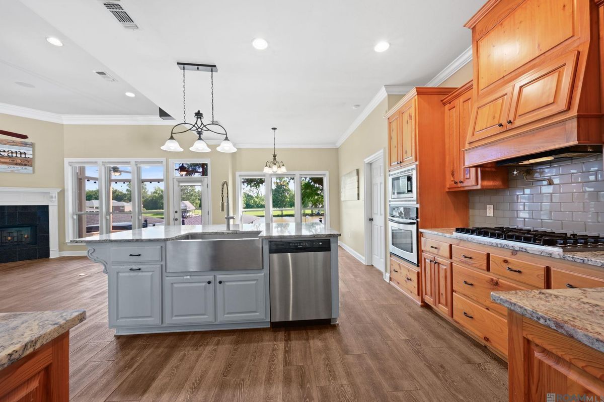 Building Photo - 12066 River Highlands Dr