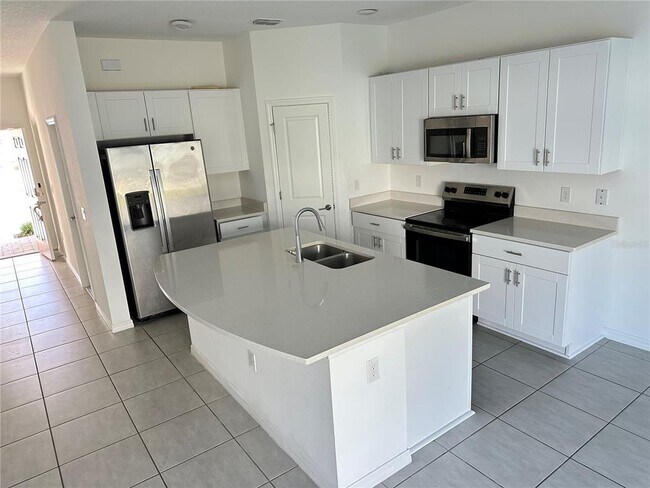 Building Photo - 2946 Canary Ave