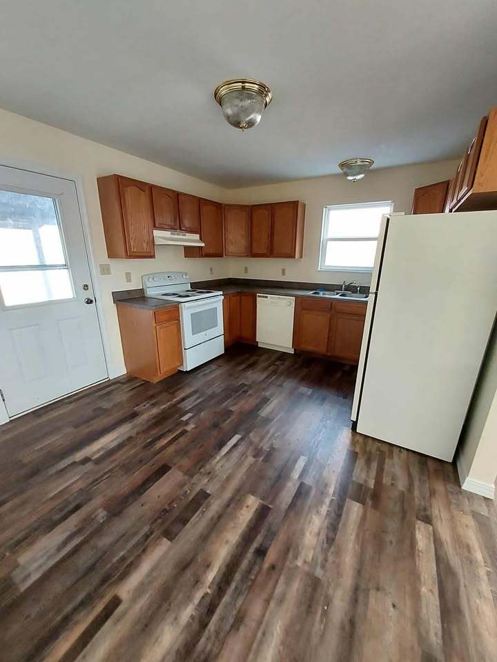 Building Photo - 550 Front St