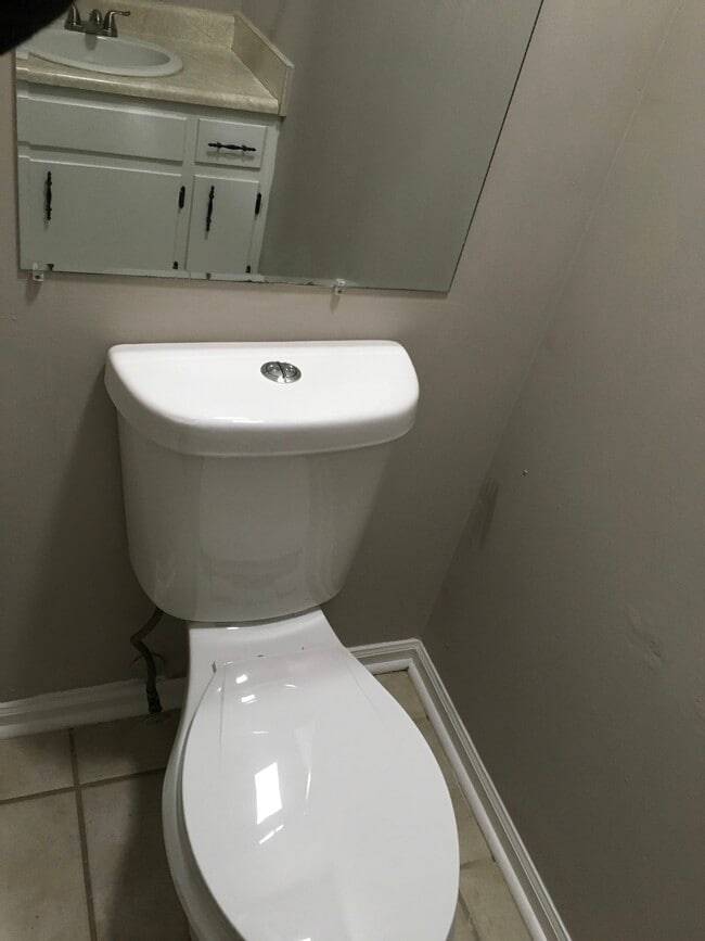 Building Photo - 110 Hillpine