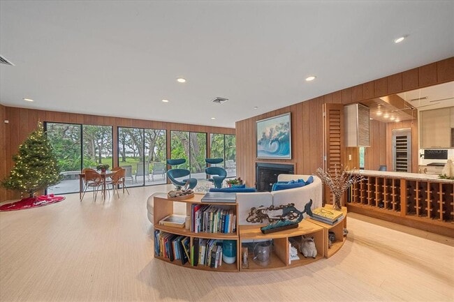 Building Photo - 3348 Old Oak Dr