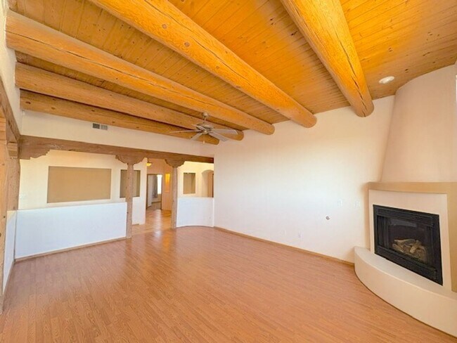 Building Photo - Immaculate 3 bedroom in Rio Rancho! Stunni...