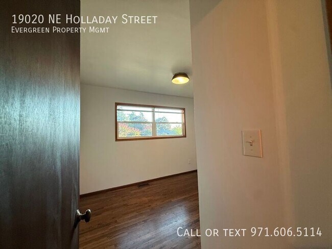 Building Photo - 19020 NE Holladay St