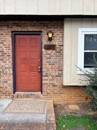 Building Photo - 2 Bedrooms 1.5 baths Townhouse, Kingsport TN