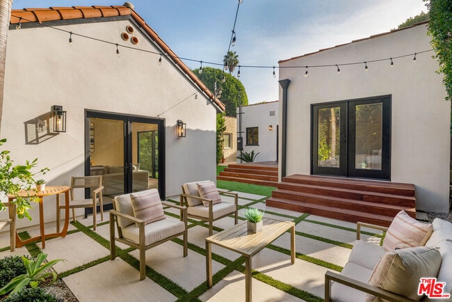 Building Photo - 8817 Ashcroft Ave