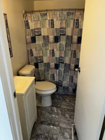 Building Photo - 19 E James St