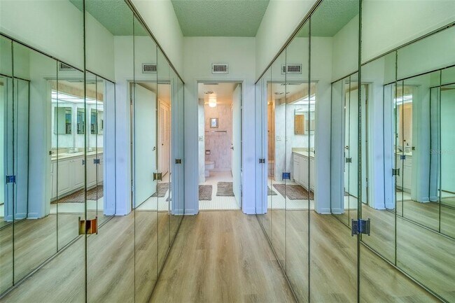 Building Photo - 400 Island Way