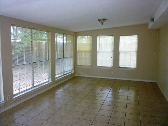 Building Photo - 7207 Grackle Dr