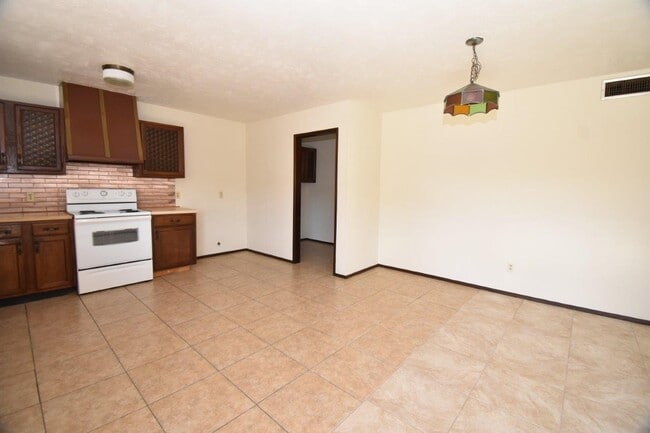 Building Photo - 16407 Cairnway Dr