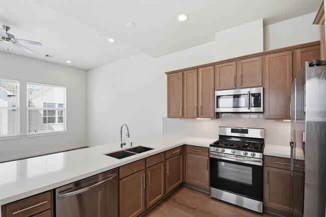 Building Photo - 1106 Yellow Pl