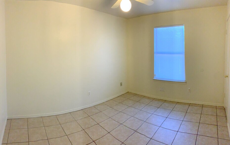 Building Photo - 1708 Benttree Dr