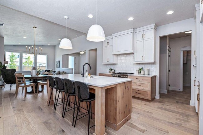 Building Photo - 8357 W Shams Ln