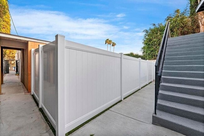 Building Photo - 739 N Formosa Ave