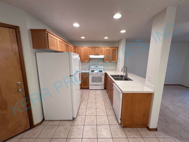 Building Photo - 1594 NE Cleveland Ave