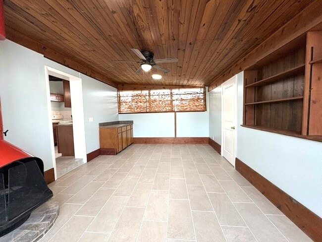 Building Photo - Beachside Bungalow in Ormond Beach!